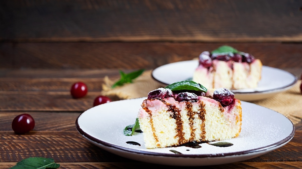 "Получилось очень ароматно": соедините творог со свежей вишней и наслаждайтесь сочным пирогом "Получилось очень ароматно": соедините творог со свежей вишней и наслаждайтесь сочным пирогом