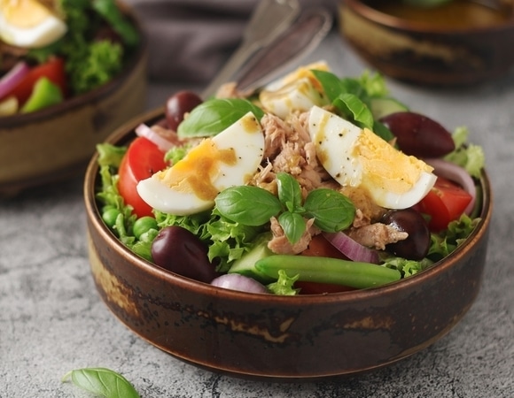 Классический салат нисуаз — затмит даже "Цезарь" Классический салат нисуаз — затмит даже "Цезарь"