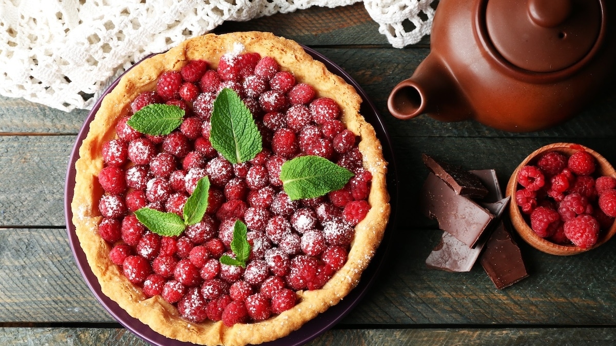 "Немного сама шаманю": творожный пирог с малиной получается слишком вкусным, чтобы беречь на завтра 