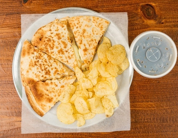 "Вкусно и сытно": такая сырно-картофельная лепешка точно понравится домочадцам