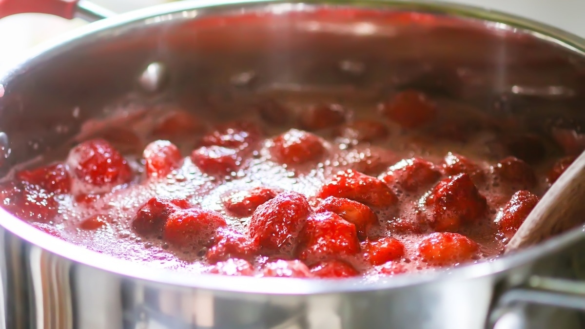 Прозрачное и ароматное варенье, которое хранится годами — хозяйки помогли исправить рецепт 
