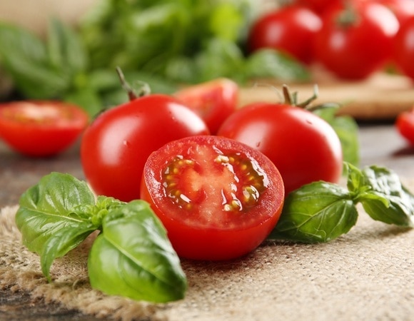 "Быстро, вкусно и свежо": сочную закуску из помидоров можно приготовить всего за 5 минут "Быстро, вкусно и свежо": сочную закуску из помидоров можно приготовить всего за 5 минут