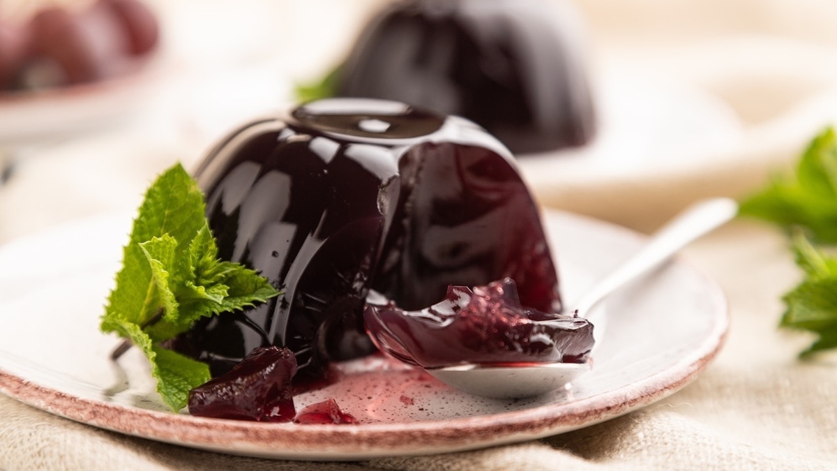 "Консистенция хорошая": варенье-желе из черной смородины получится идеальным 