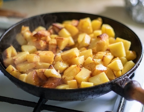 "Что может быть лучше": жарим картофель по рецепту семьи Васнецовых из сериала "Папины дочки" "Что может быть лучше": жарим картофель по рецепту семьи Васнецовых из сериала "Папины дочки"