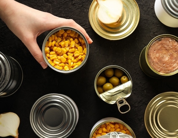 Как понять, что консервы "поражены" ботулизмом — сразу в мусорку 