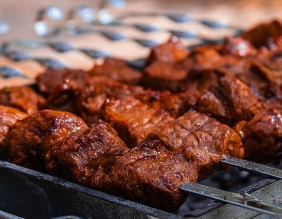 Всего один ингредиент сделает шашлык из свинины божественно мягким — никакого уксуса Всего один ингредиент сделает шашлык из свинины божественно мягким — никакого уксуса
