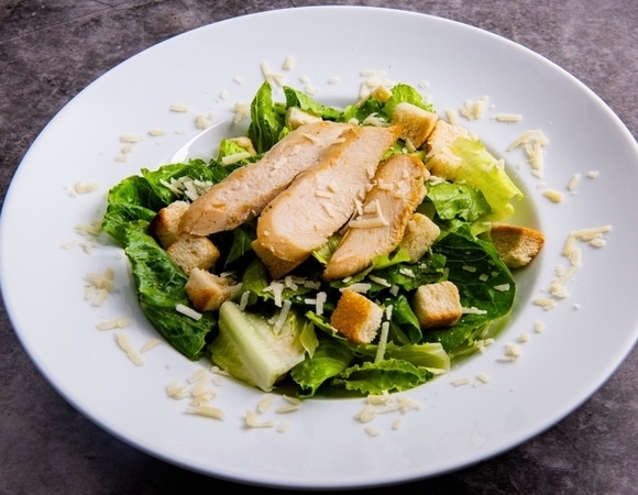 "Цезарь" можно приготовить быстрее: ленивый вариант любимого салата "Цезарь" можно приготовить быстрее: ленивый вариант любимого салата