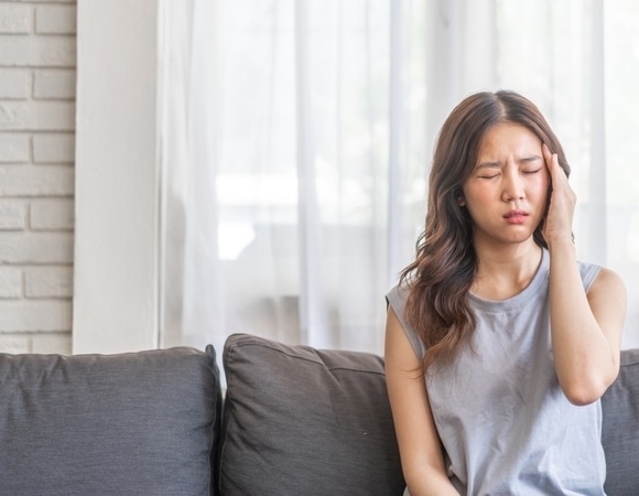 Исключить сыры, кофеин и копчености — стало известно, какие продукты провоцируют мигрень