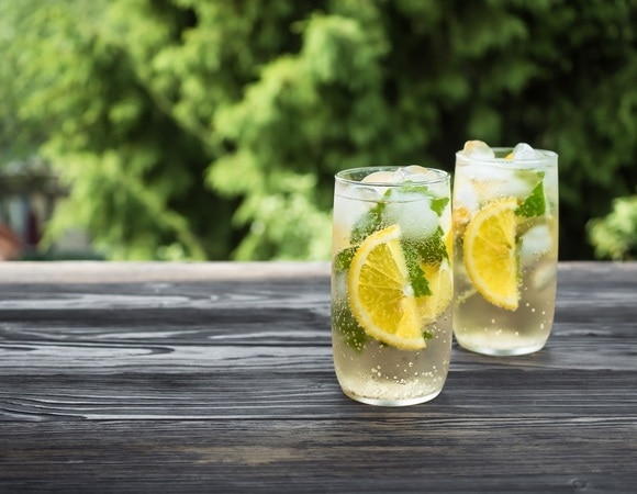 "Дети просто обожают": газировка с листьями смородины утолит жажду в два счета "Дети просто обожают": газировка с листьями смородины утолит жажду в два счета