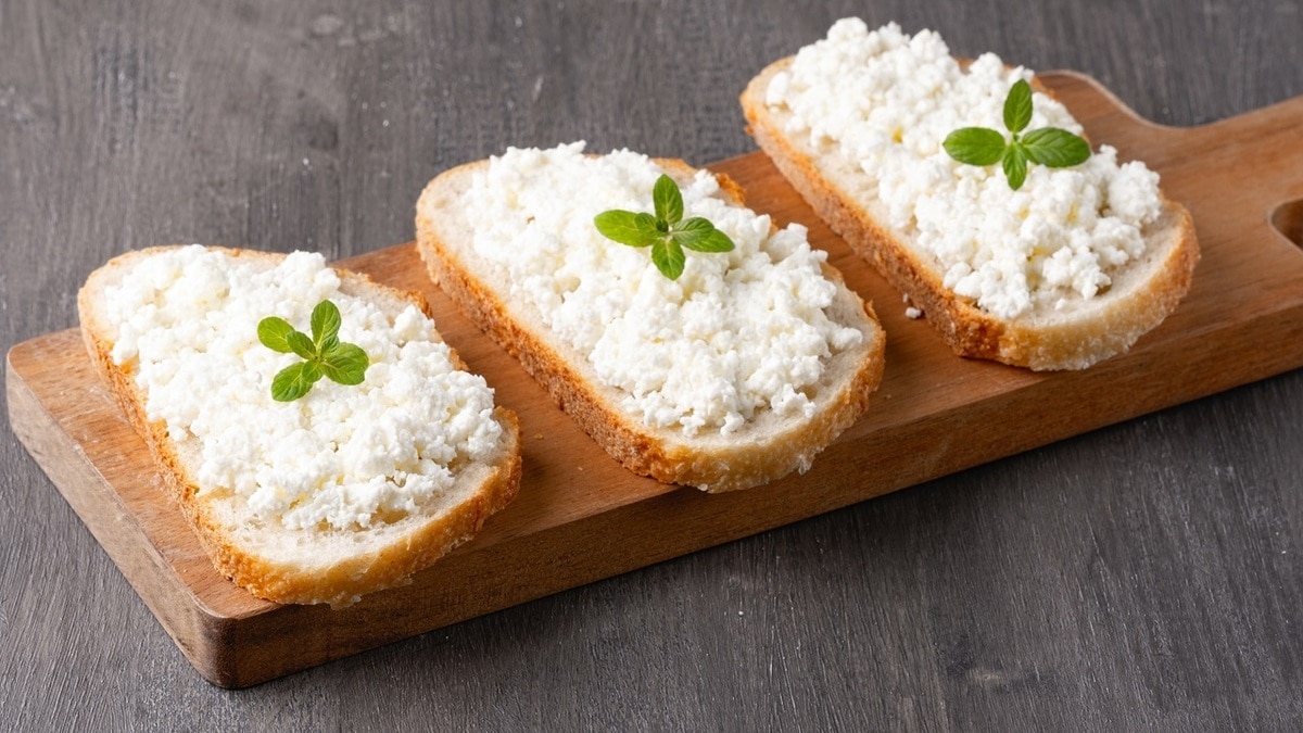 "Лучше всего": диетолог Королева назвала самый полезный творог
