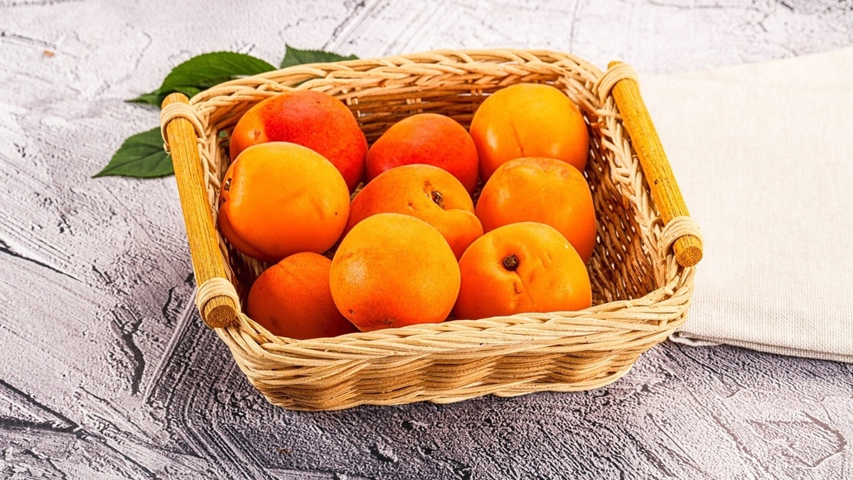 "Выводят токсины и шлаки": 5 причин купить абрикосы прямо сейчас 