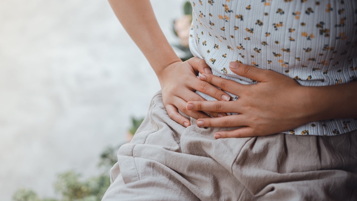 Почему проблемы с желудком обостряются именно летом? Врач все объяснил 