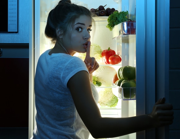 Как победить ночной жор с помощью зубной щетки? Об этом лайфхаке вы не знали Как победить ночной жор с помощью зубной щетки? Об этом лайфхаке вы не знали