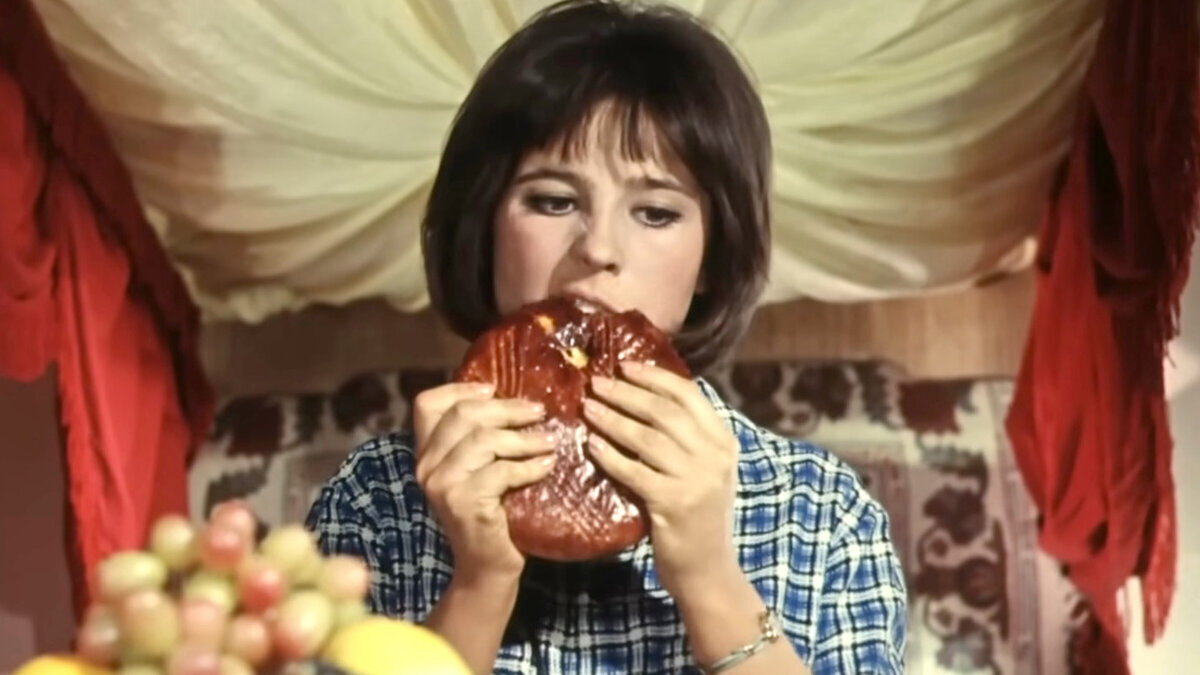 Что ела Нина в "Кавказской пленнице"? Готовим легендарную выпечку — сочетание нежного теста с аппетитной крошкой