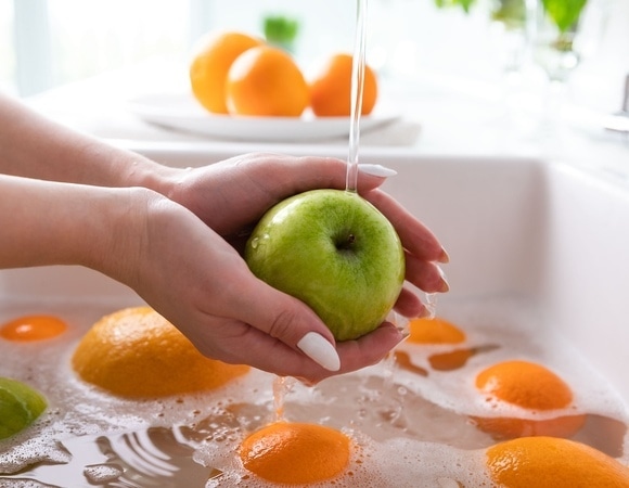 Только не мыло! 3 подходящих средства для мытья овощей и фруктов Только не мыло! 3 подходящих средства для мытья овощей и фруктов