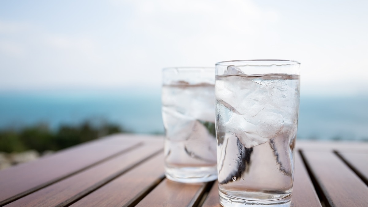 Названо точное количество воды, которое нужно ежедневно выпивать летом