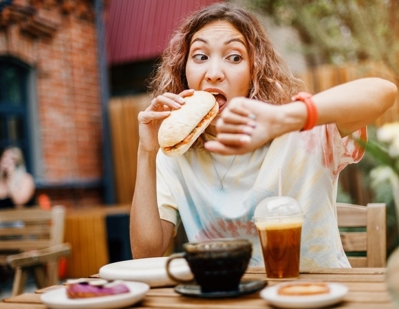 Незаметно набираете вес? Виновата привычка, о которой обычно никто не думает Незаметно набираете вес? Виновата привычка, о которой обычно никто не думает