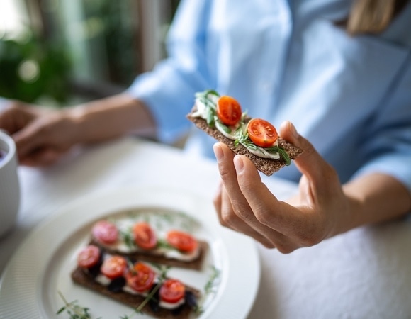 Сколько калорий съесть на завтрак, чтобы не голодать до обеда — ответ есть Сколько калорий съесть на завтрак, чтобы не голодать до обеда — ответ есть