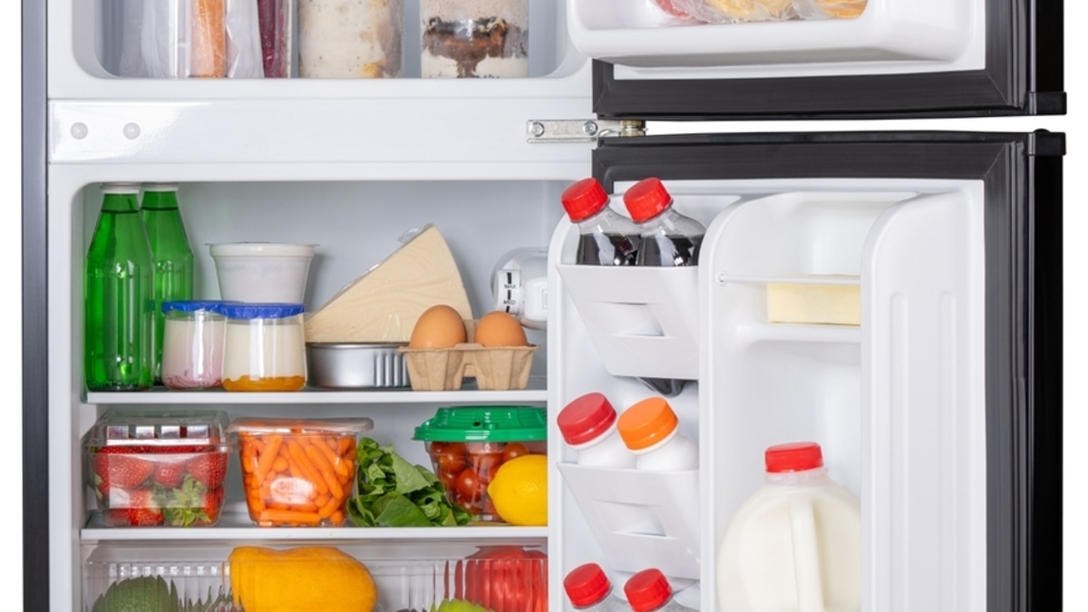 Эти продукты ни в коем случае нельзя хранить в дверце холодильника — и вот почему