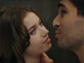 Как фисташковая пахлава свела Ферита и Сейран в сериале «Зимородок»: готовим турецкий десерт