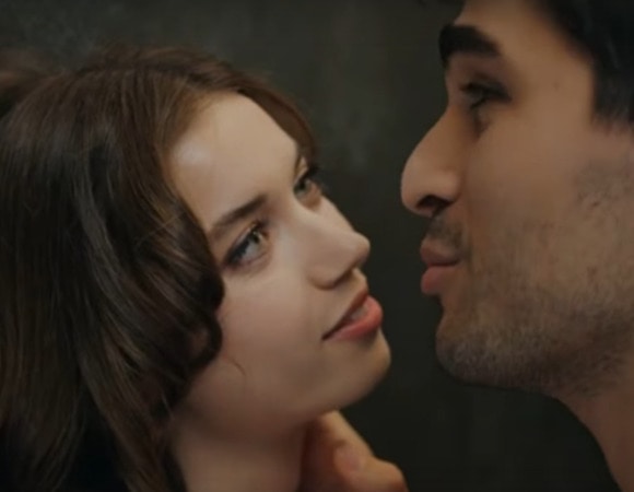 Как фисташковая пахлава свела Ферита и Сейран в сериале «Зимородок»: готовим турецкий десерт Как фисташковая пахлава свела Ферита и Сейран в сериале «Зимородок»: готовим турецкий десерт