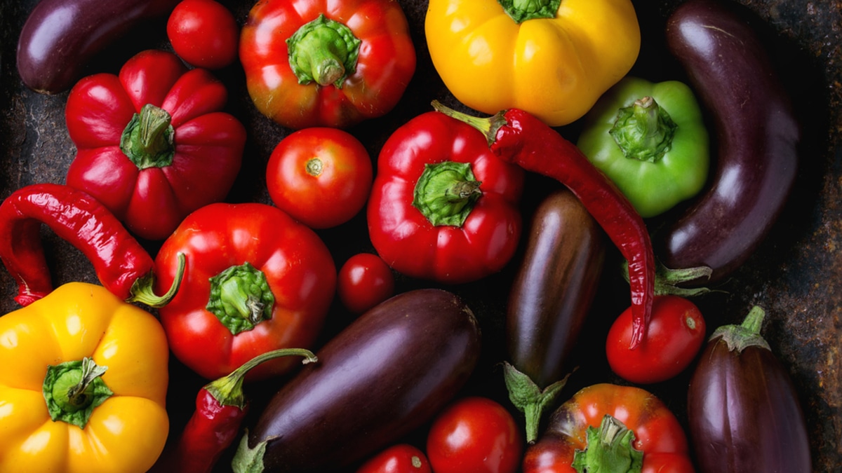 Срочно уберите эти овощи из рациона: помидоры, баклажаны и перец нельзя есть в жару Срочно уберите эти овощи из рациона: помидоры, баклажаны и перец нельзя есть в жару