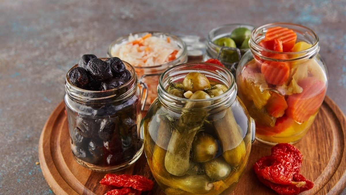 Витамины на зиму: врач подобрал лучший способ консервации продуктов 