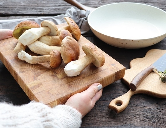 Какие грибы можно есть сырыми — и можно ли вообще? Ответил миколог из МГУ Какие грибы можно есть сырыми — и можно ли вообще? Ответил миколог из МГУ