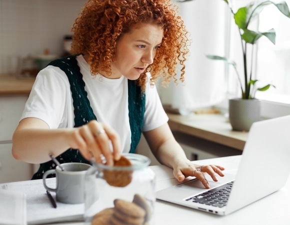 Офисные перекусы не так уж и безобидны: как еда крадет вашу энергию и мотивацию