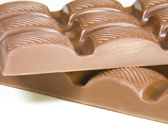 Что будет, если забыть шоколад в машине? Растает — но это только полбеды Что будет, если забыть шоколад в машине? Растает — но это только полбеды