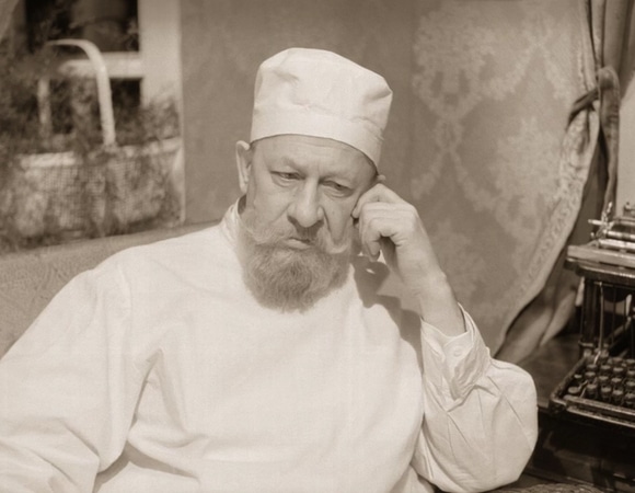 Закуска профессора Преображенского: что скрывается под "темным хлебиком" и как приготовить этот деликатес из "Собачьего сердца"? Закуска профессора Преображенского: что скрывается под "темным хлебиком" и как приготовить этот деликатес из "Собачьего сердца"?