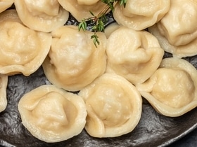Как есть пельмени без вреда для фигуры? Доктор Мясников давно знает ответ