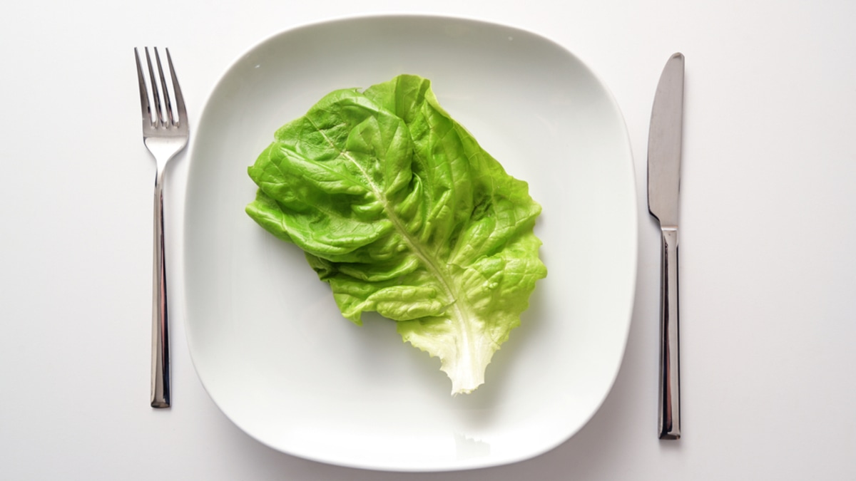 “Лучшая приправа к пище — голод!”: что будет с организмом, если начать мало есть?