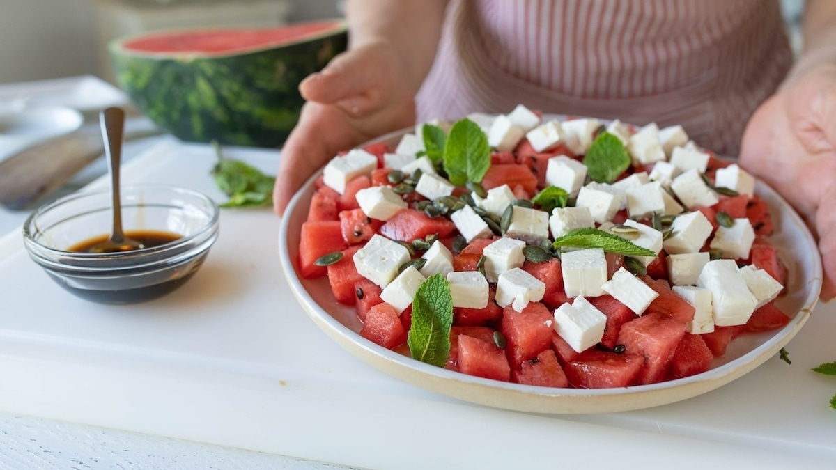 С чем вкусно есть арбуз — найдены 4 идеальных сочетания, от которых не оторваться