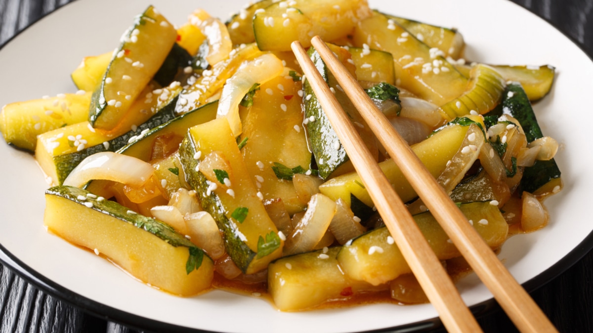 Готовим кабачок за 15 минут! Даже дети, которые не любят овощи, ели бы с удовольствием