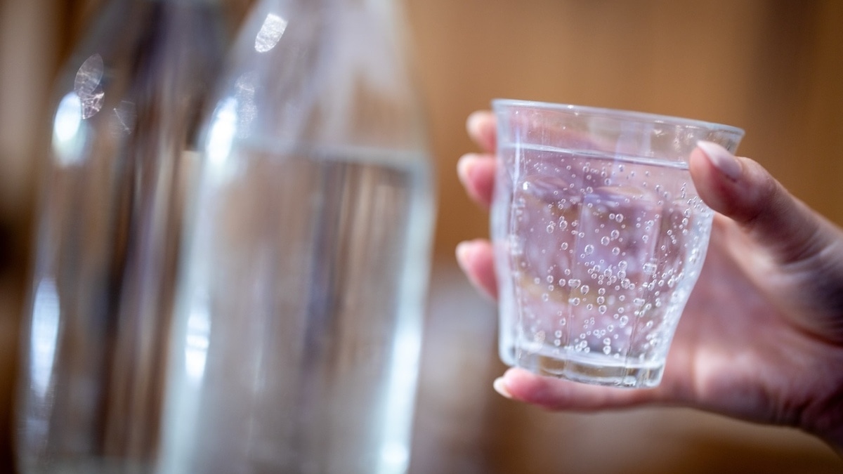 С газом или без? Врач объяснила, как выбрать минералку по своим потребностям