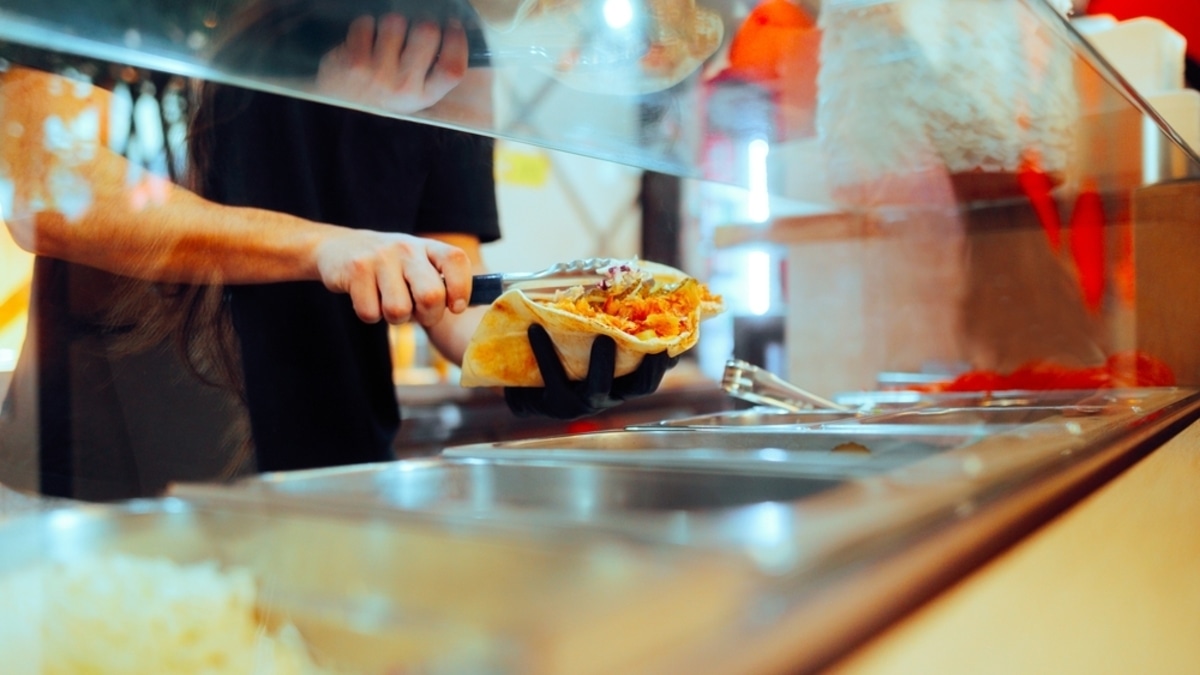 Невыносимая еда навынос: Роскачество наведет порядок в магазинах