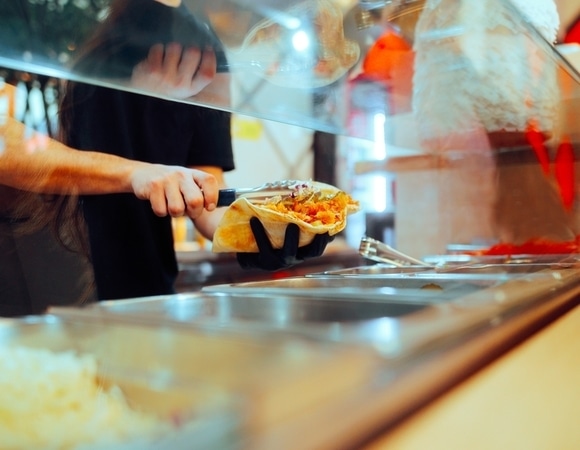 Невыносимая еда навынос: Роскачество наведет порядок в магазинах