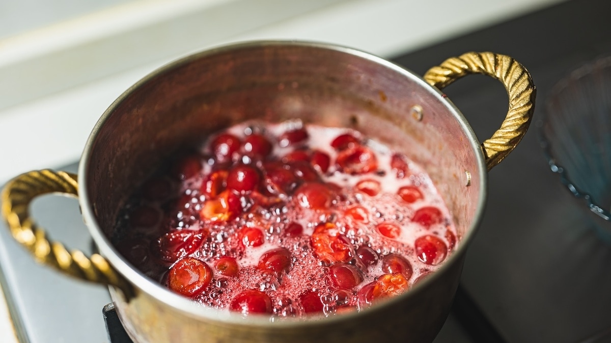 "Непредсказуемые свойства": стало известно, в какой посуде нельзя варить варенье