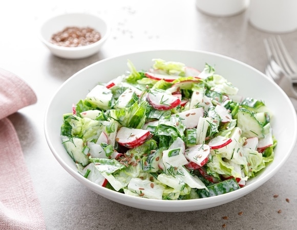 "Как наждачкой по слизистой": вот кому не нужно есть свежие салаты — проверьте, не касается ли вас