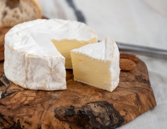 У ряда брендов сыра с белой плесенью нашли кишечную палочку: как же выбрать безопасный бри и не ошибиться У ряда брендов сыра с белой плесенью нашли кишечную палочку: как же выбрать безопасный бри и не ошибиться