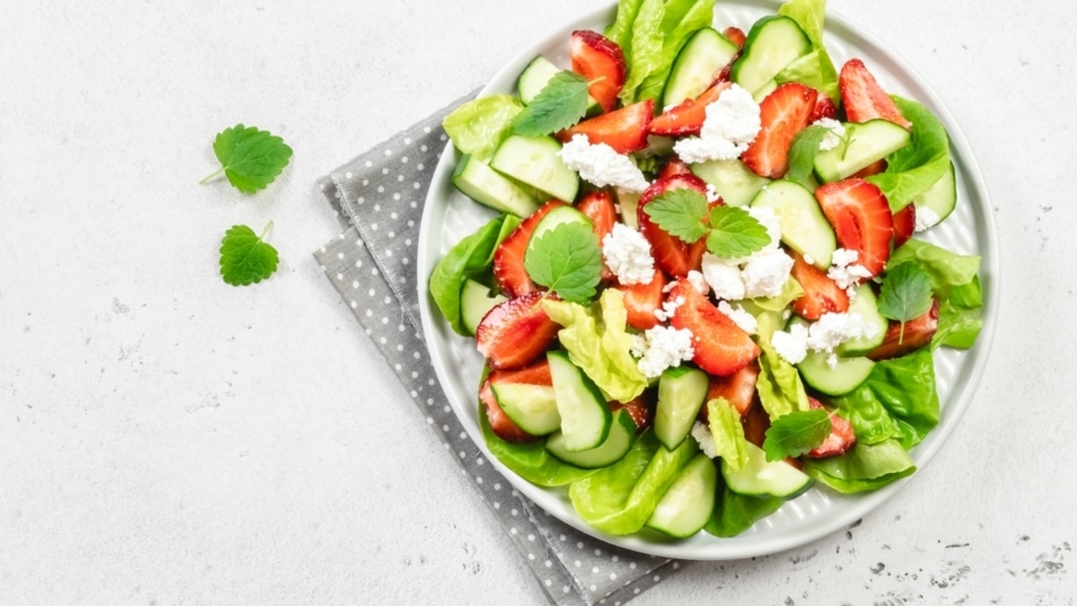 Клубника с огурцом: очень странный салат, который станет хитом вашего лета