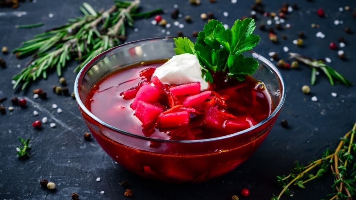 Кто сказал, что борщ — не для лета? Секреты легкой версии самого популярного супа