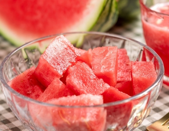 Как понять, что арбуз напичкан химией? Эксперт дала подсказки