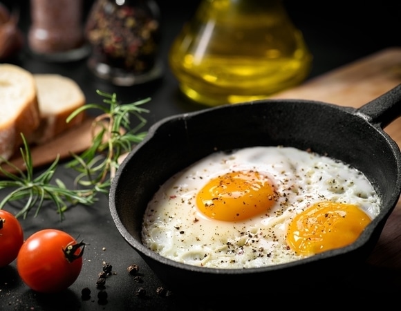 Жидкий желток и нежный белок: как приготовить идеальную яичницу по методу Гордона Рамзи