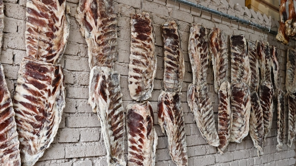 Мясо на год без холодильника: раскрыт старинный сербский секрет консервации