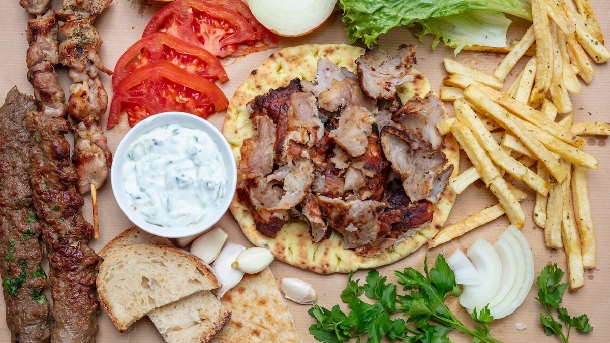 Лучше потерпеть до дома: назван самый небезопасный фастфуд на лето 