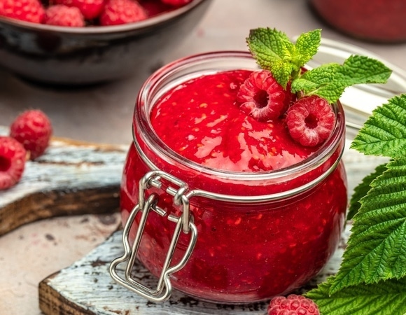 Друг сердца, враг зубов: неожиданные минусы малинового варенья 