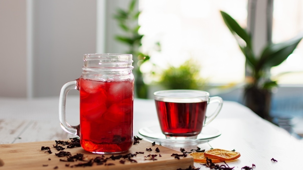 Диетологи сравнили, какой чай полезнее —  горячий или холодный 