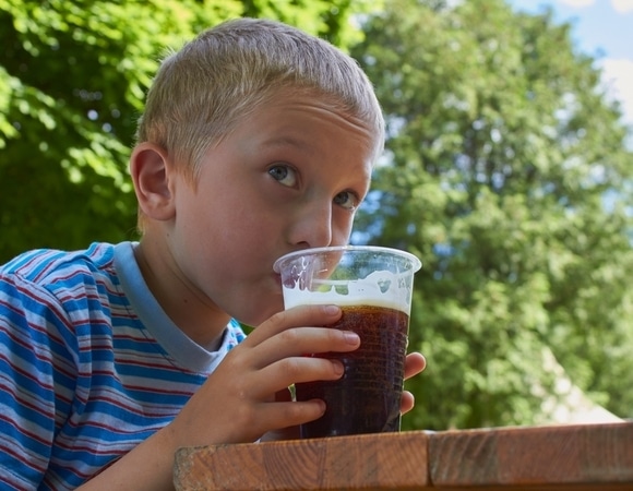 Много газа — плохой квас: эксперт объяснил, как выбрать настоящий летний напиток в магазине 